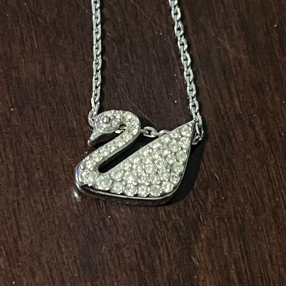 Swarovski: Elegant Silver Swan Pendant Necklace